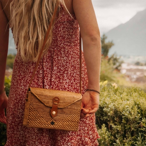 Handmade Straw Rattan Bag with Strap - OS - Picture 9 of 11